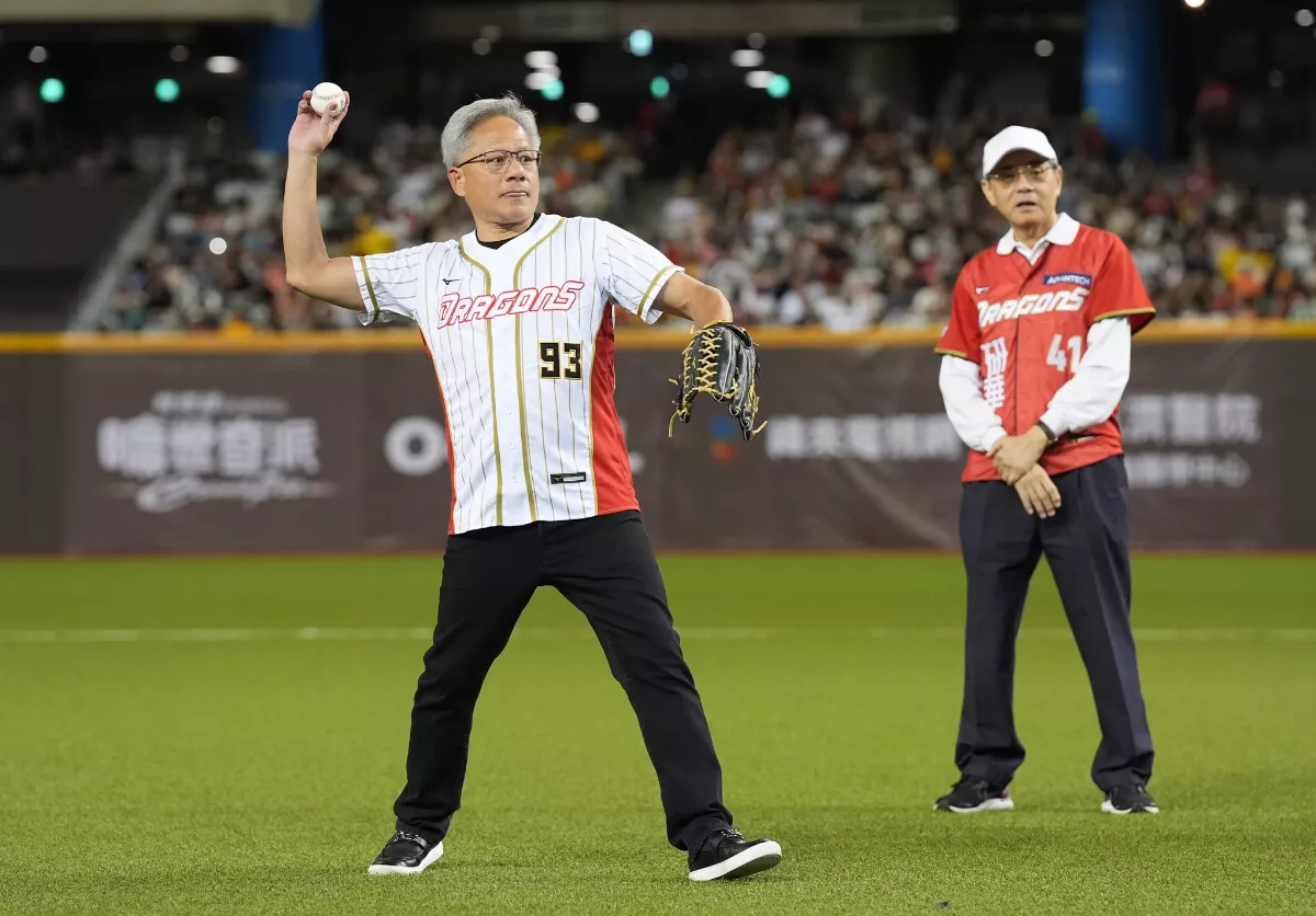 中職／力邀黃仁勳開球 龍隊難逃3連敗