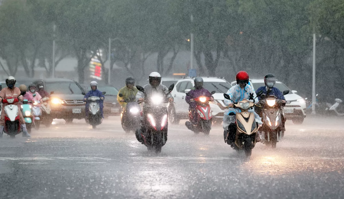 10縣市大雨特報 下午到入夜雨量最驚人