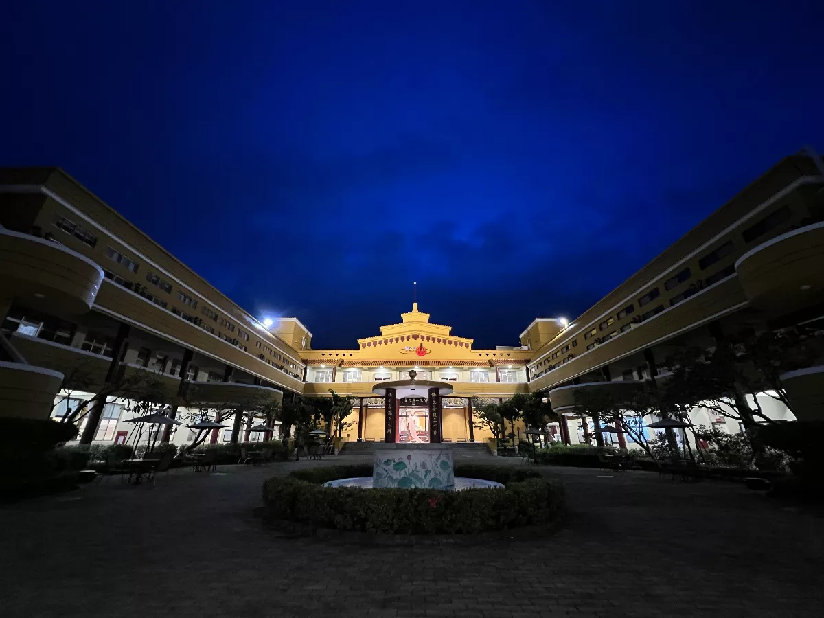 【星雲大師如是說】兩極的看法