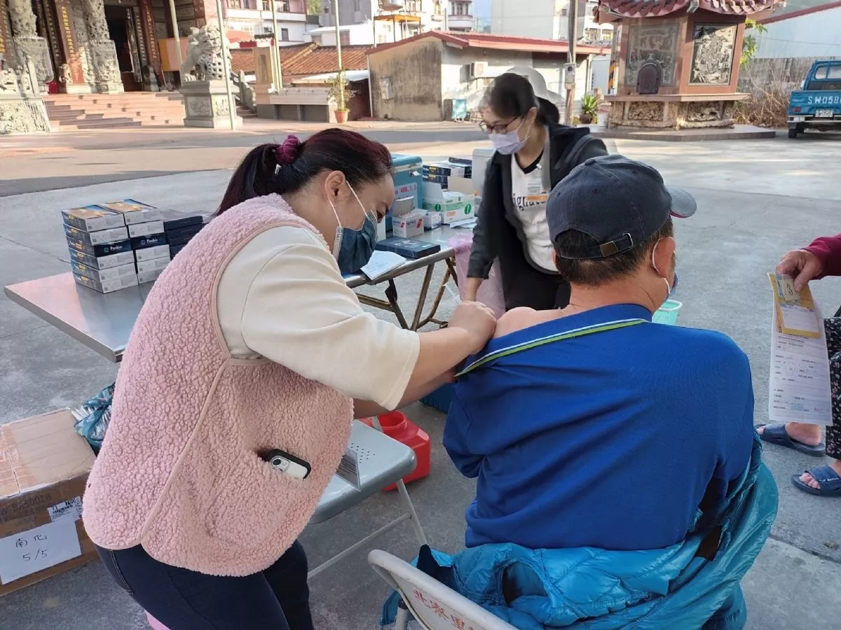 新冠病毒每周增200例確診 祭出好禮接種率仍低