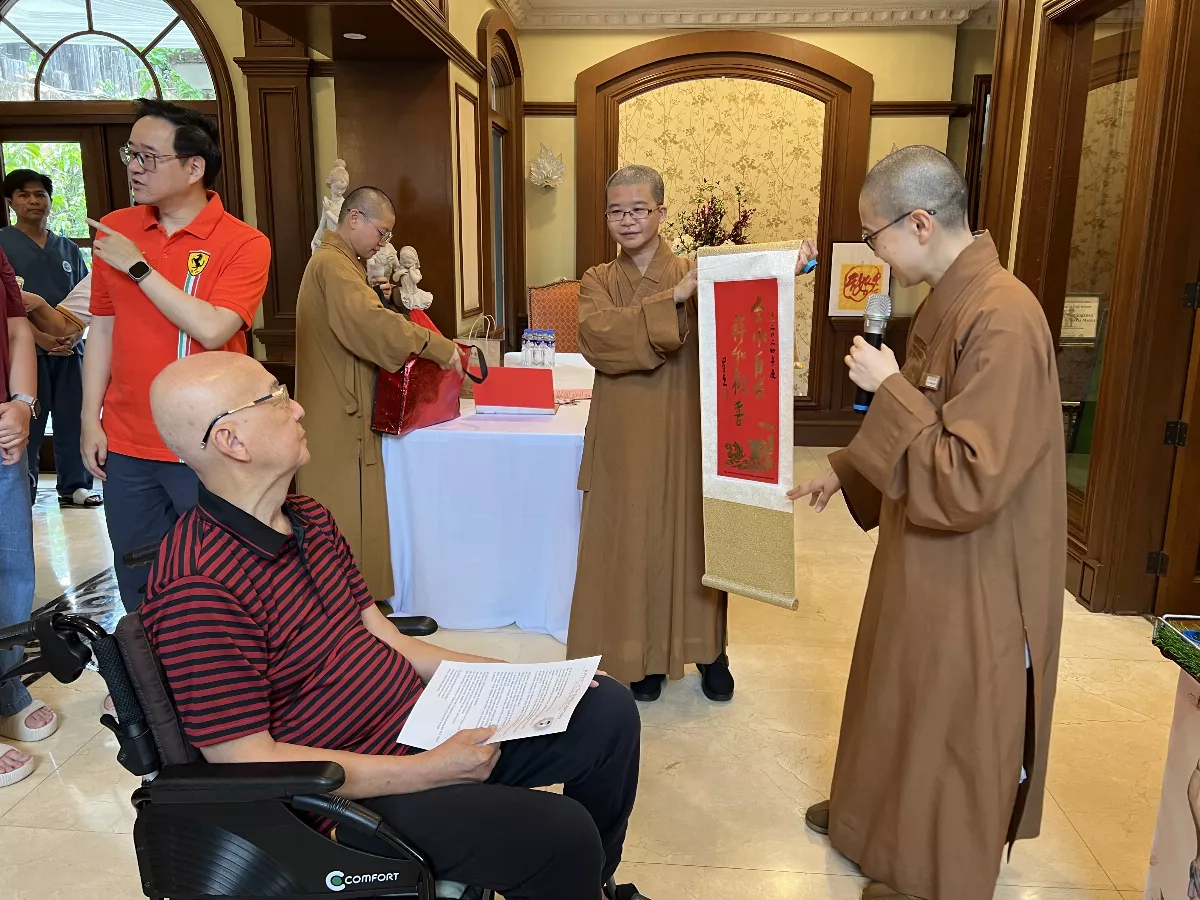Community Engages in Heartwarming Buddha Bathing Tour to Fulfill Devotees' Wishes