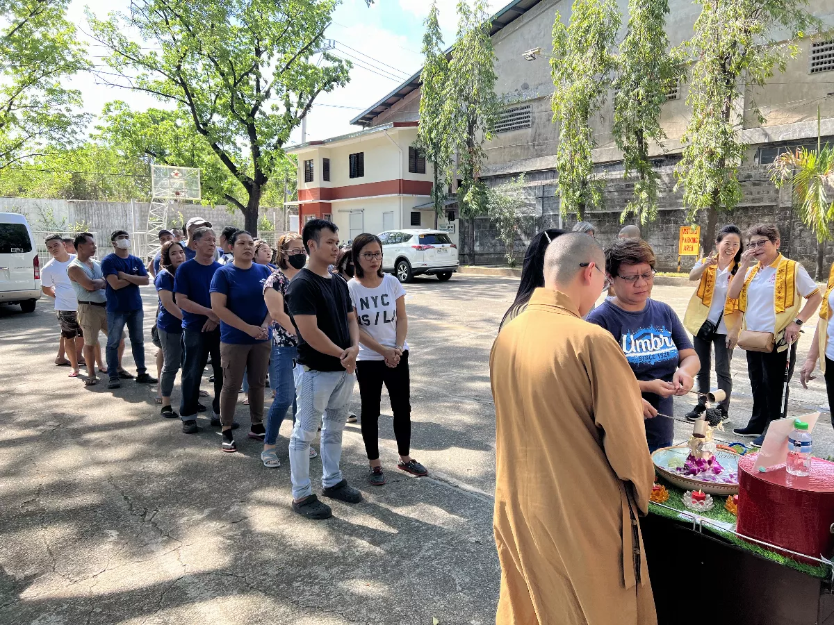 Community Engages in Heartwarming Buddha Bathing Tour to Fulfill Devotees' Wishes