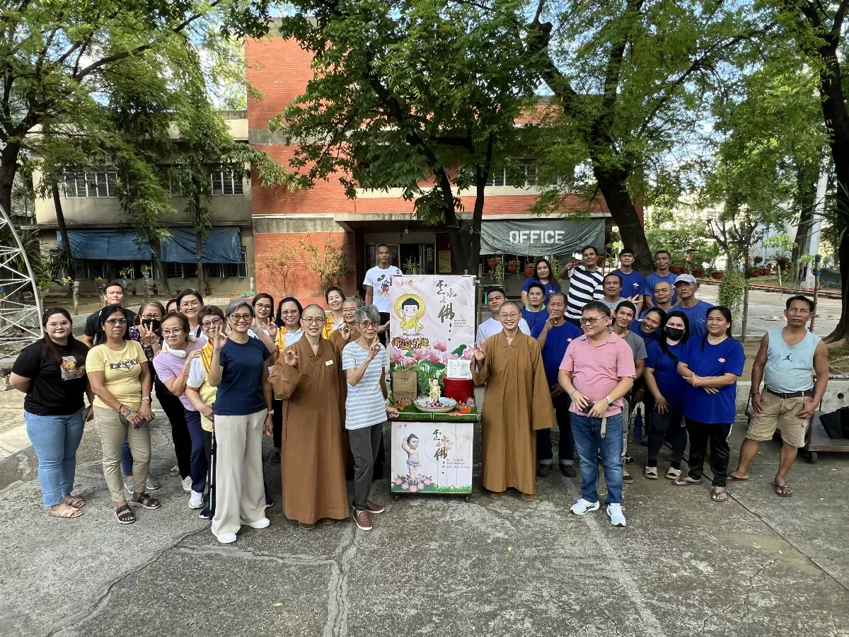 Community Engages in Heartwarming Buddha Bathing Tour to Fulfill Devotees' Wishes