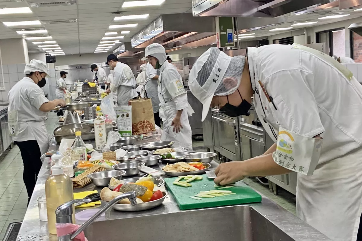 學子下廚推廣健康蔬食  「豆陣來呷素」隊奪冠