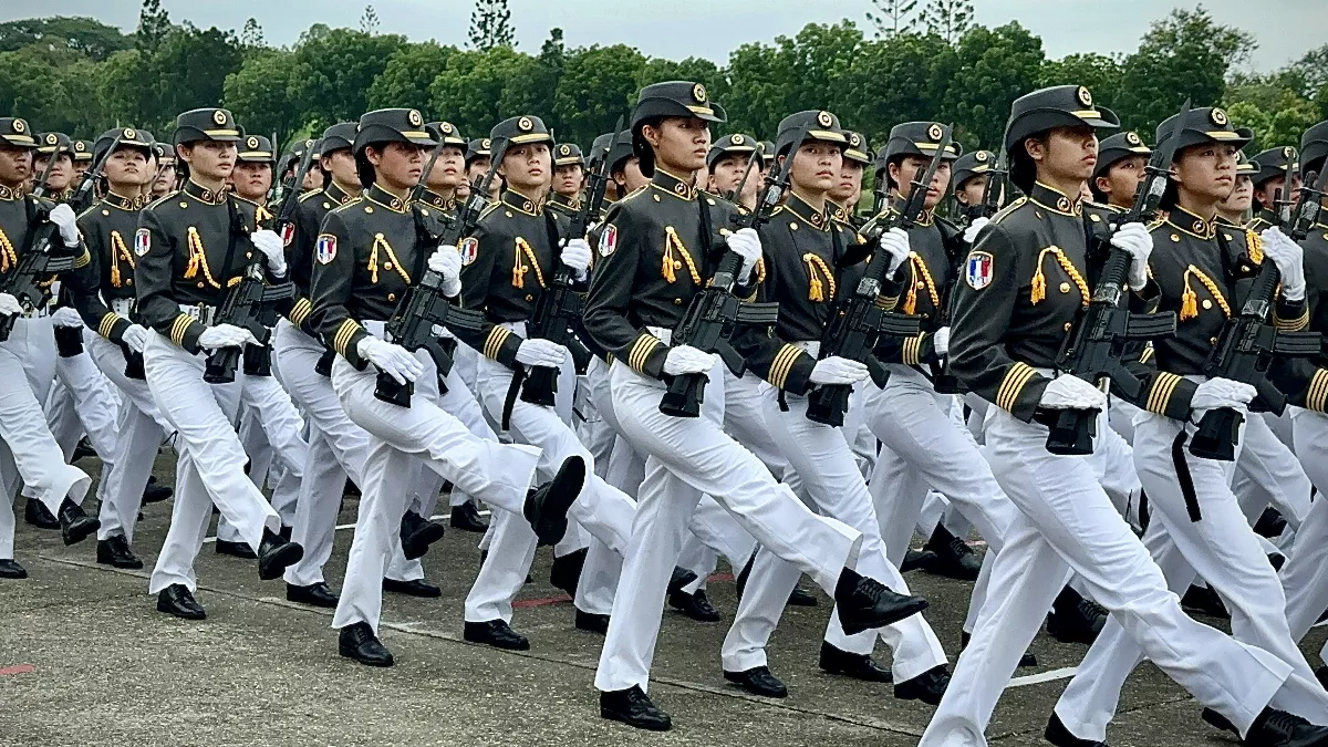 首次也是最後一次  黃埔百年校慶女軍校生正步連曝光