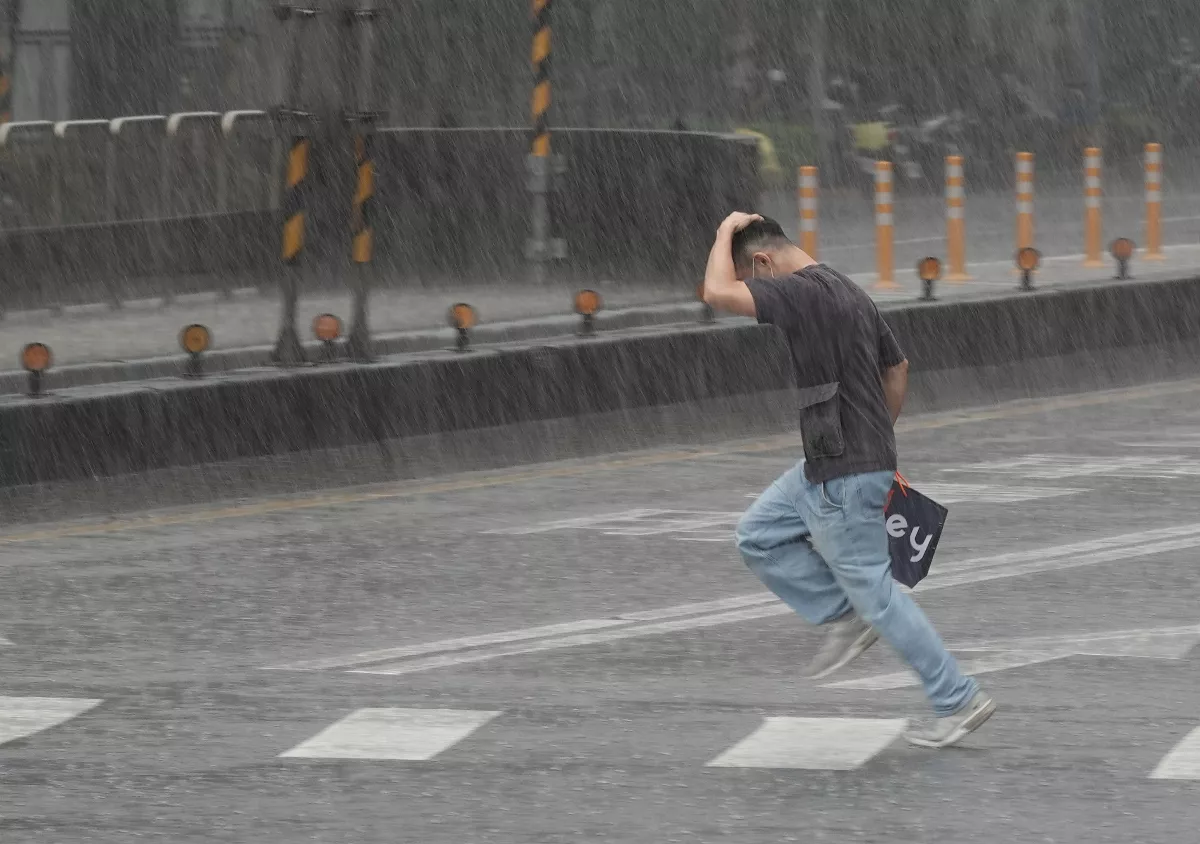 各地高溫逾30度 中南部留意雷雨