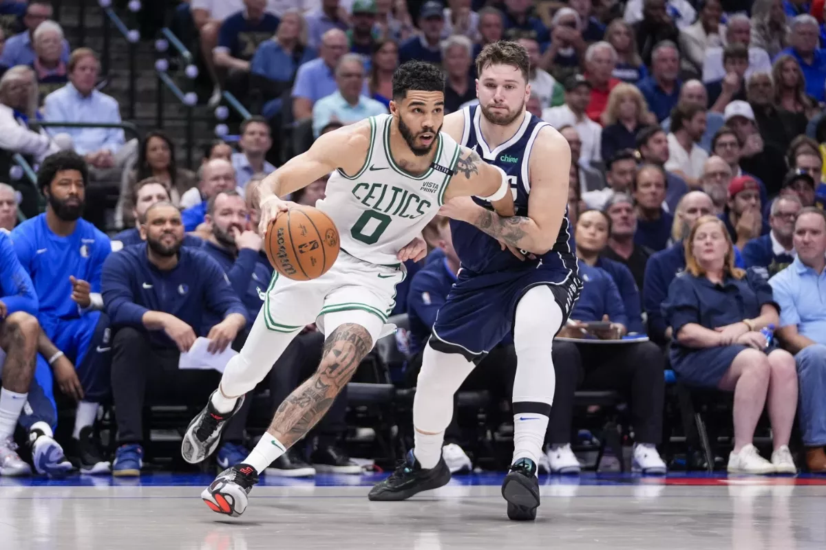 NBA／唐西奇關鍵末節犯滿 塞爾蒂克3連勝獨行俠聽牌
