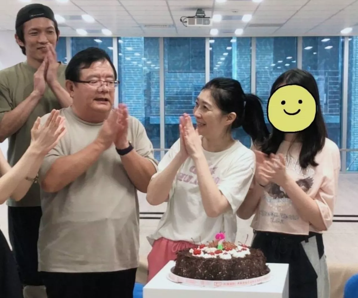 果陀《穿越門中門》排練 為黃嘉千慶生 女兒驚喜現身　