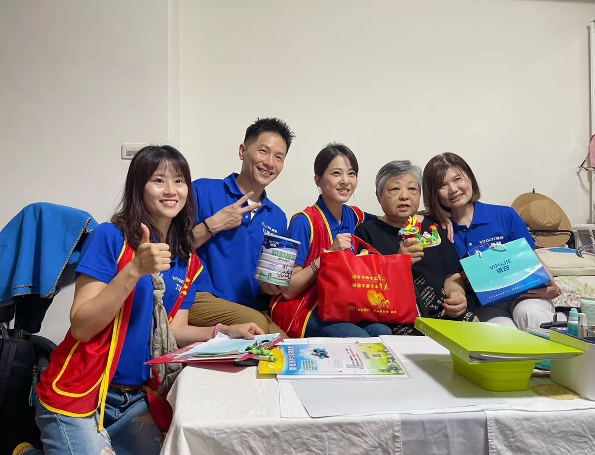 蘇晏霈攜手華山端午送愛  溫暖孤老心房