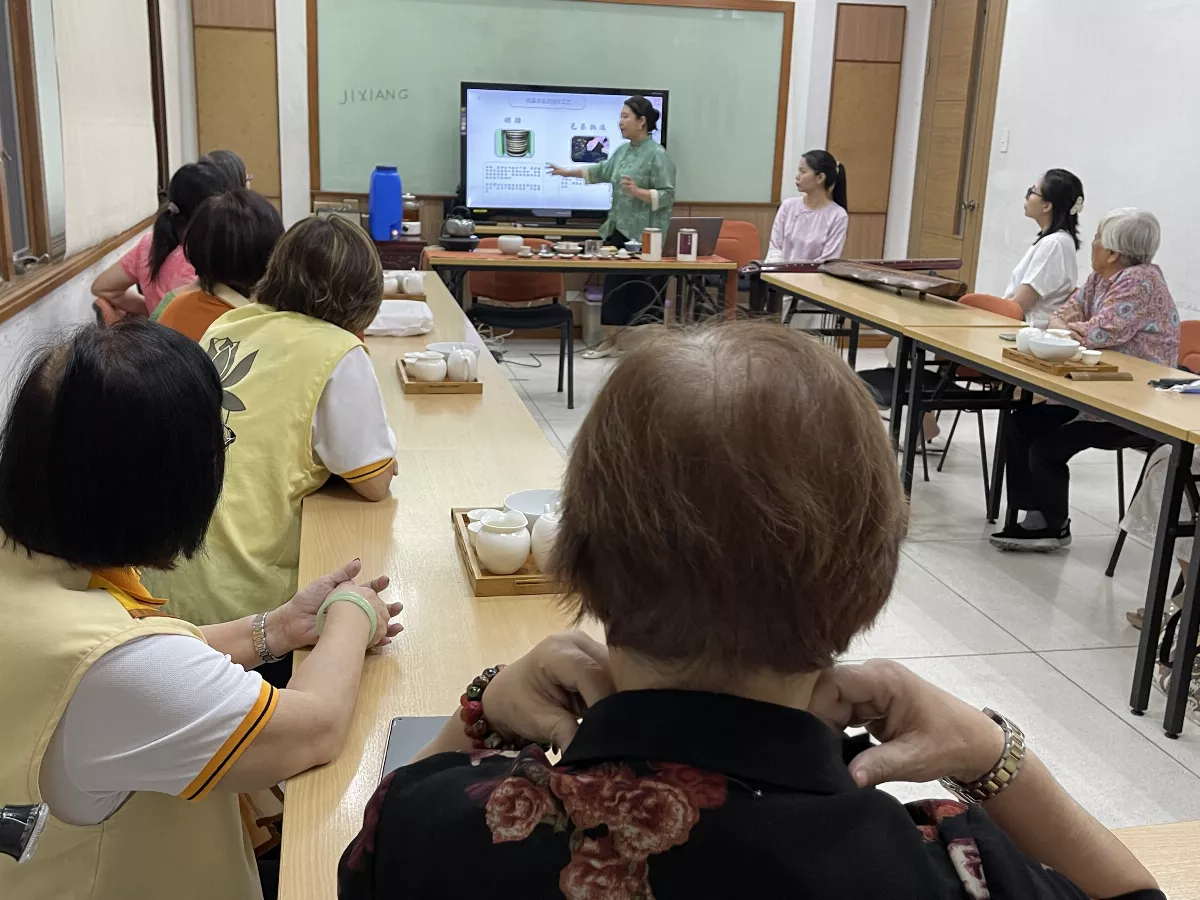 Mabuhay Elderly Immerge Into Chinese Culture