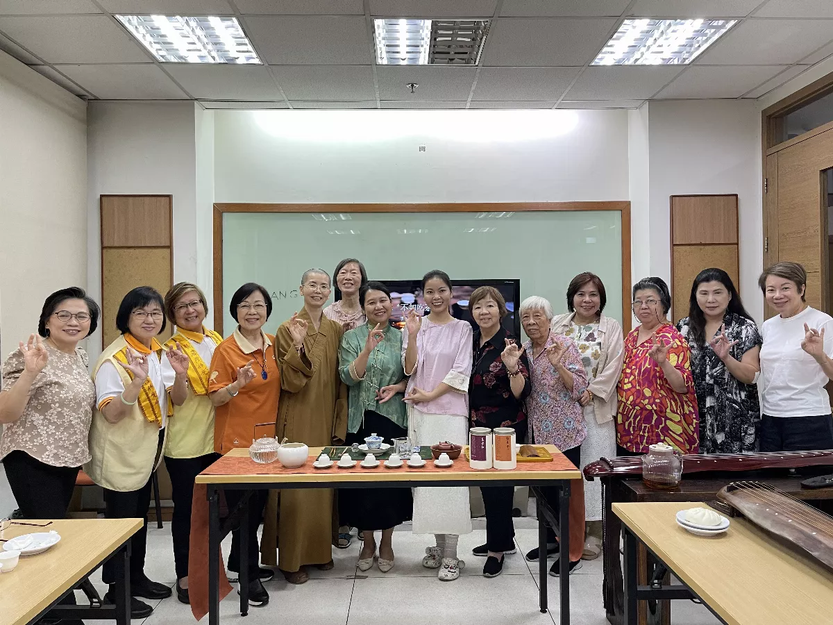 Mabuhay Elderly Immerge Into Chinese Culture