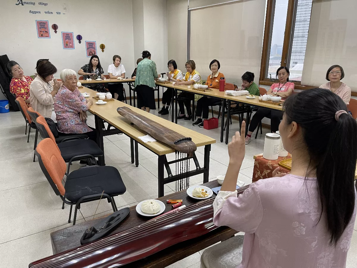 Mabuhay Elderly Immerge Into Chinese Culture