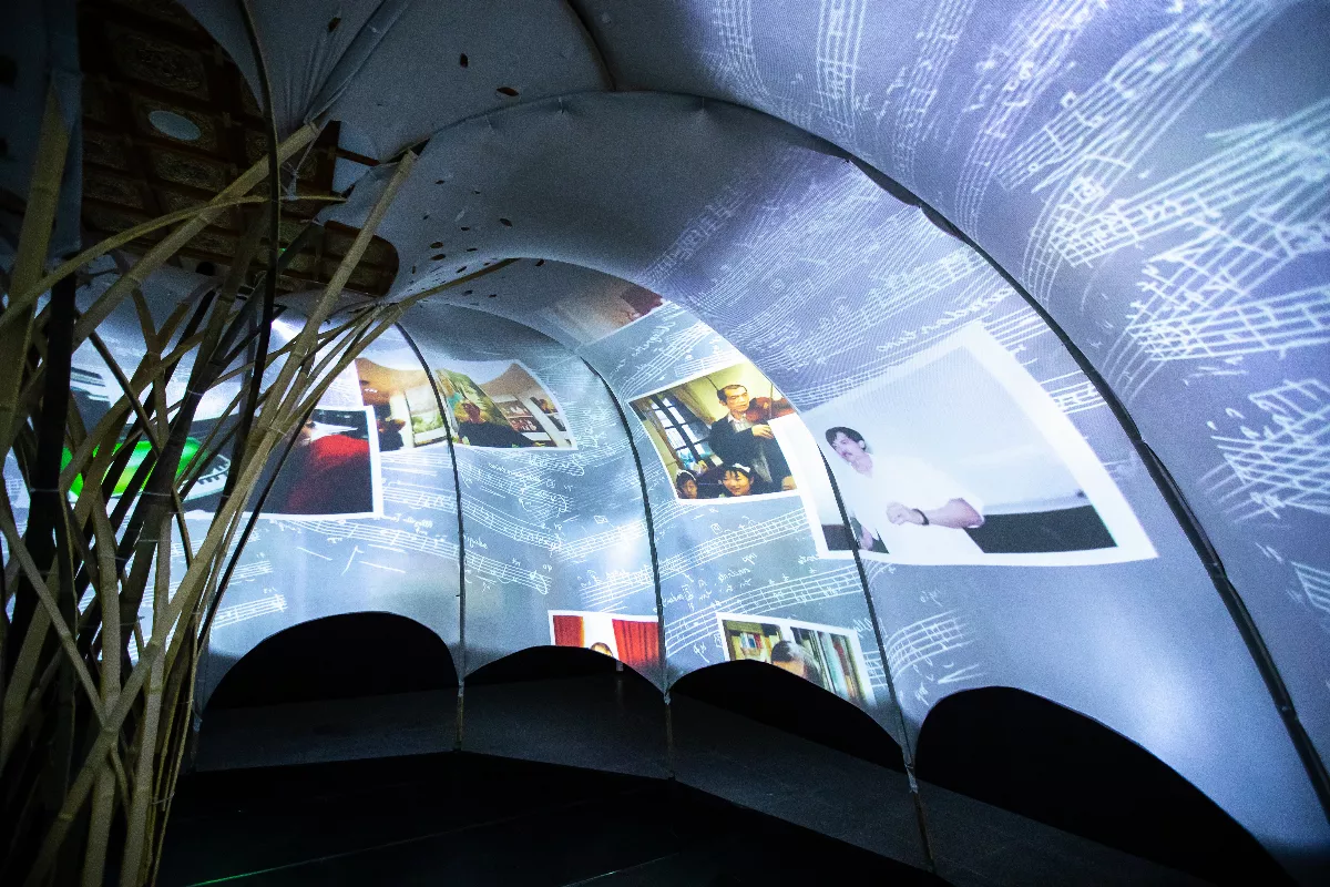 《夢土上的李泰祥》特展　穹頂光雕打造「夢中橄欖樹」