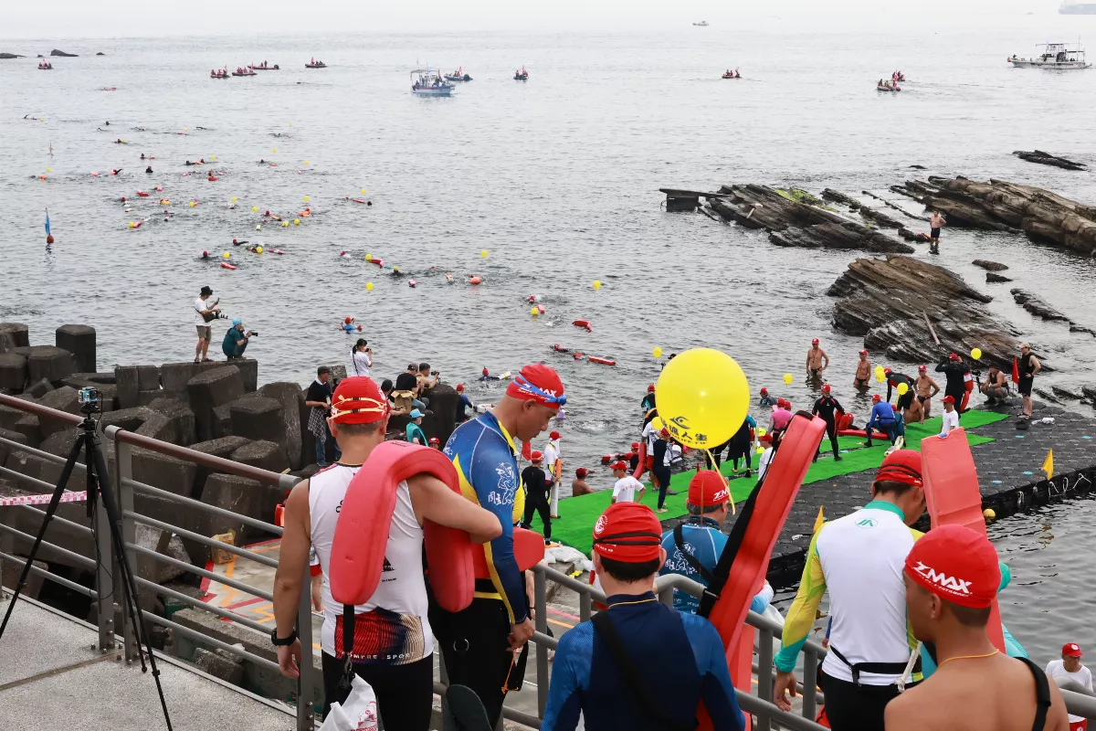 基隆年度運動盛事　外木山海域2420人體驗海上長泳