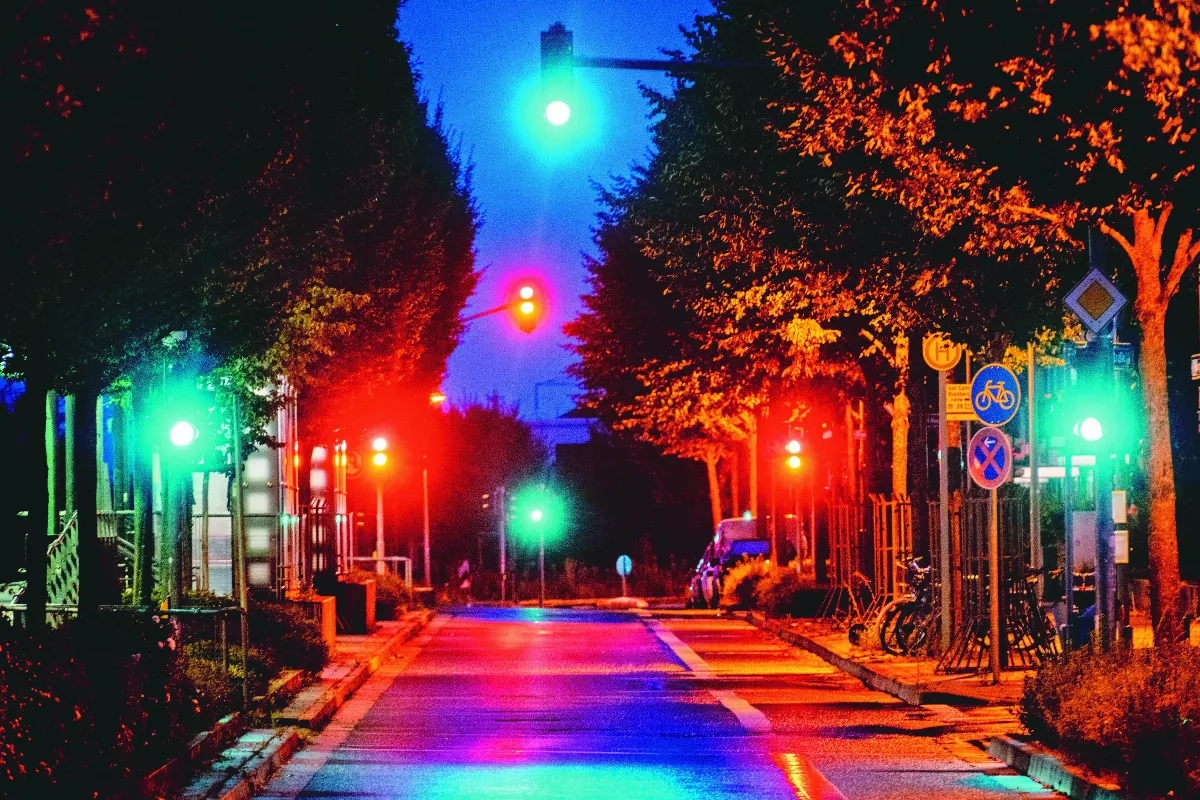 自駕車興起 紅綠燈面臨變革