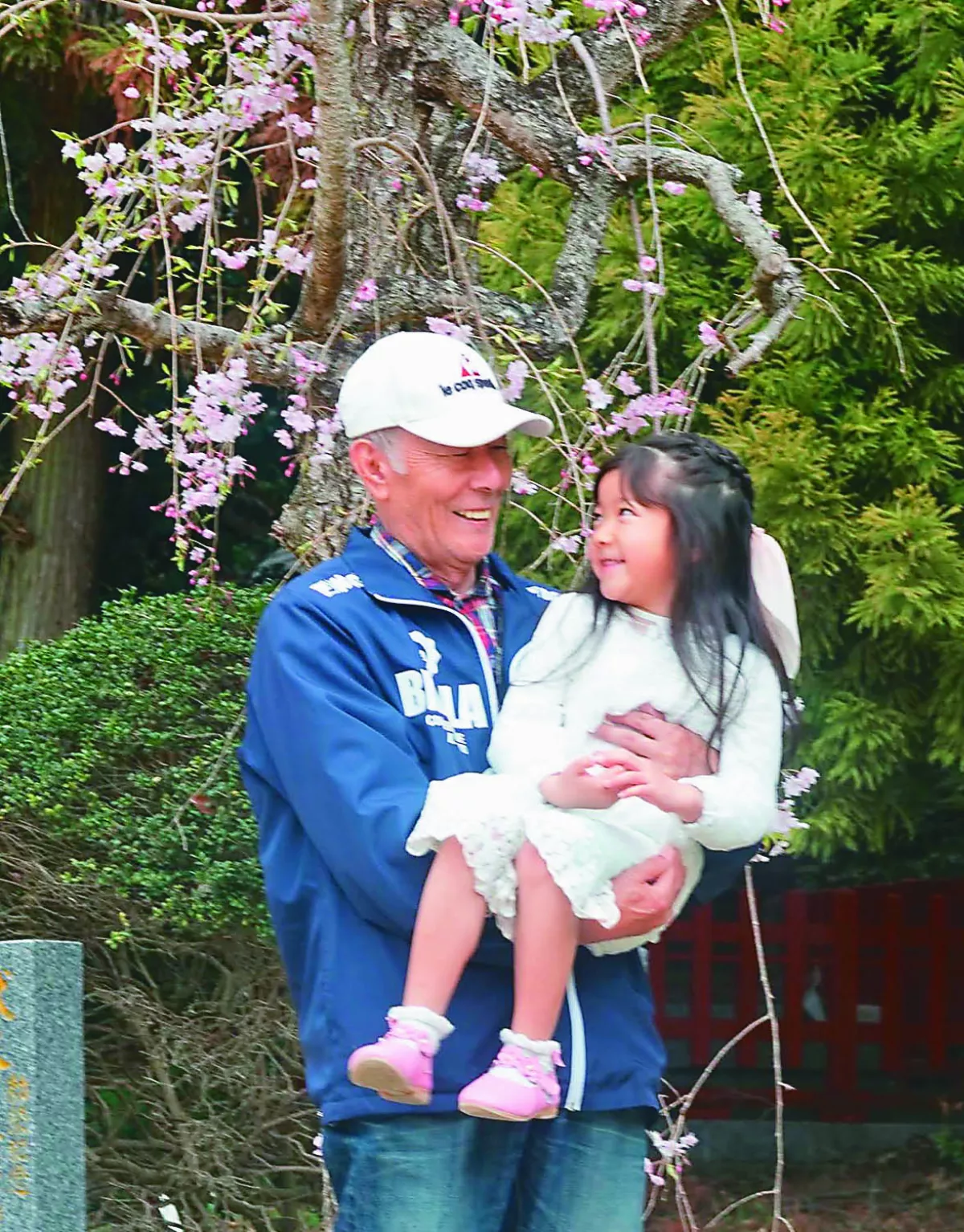 孫陪角色扮演 癌末爺奇蹟好轉