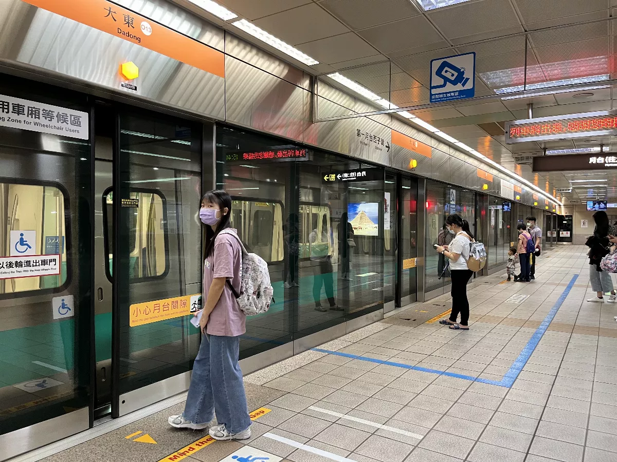 高捷月台未開冷氣熱爆 明下午尖峰時刻提早1小時啟動