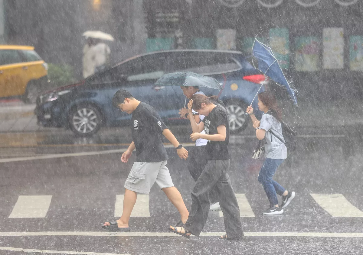 大雷雨晚間轟炸台中、南投 慎防雷擊、坍方、土石流