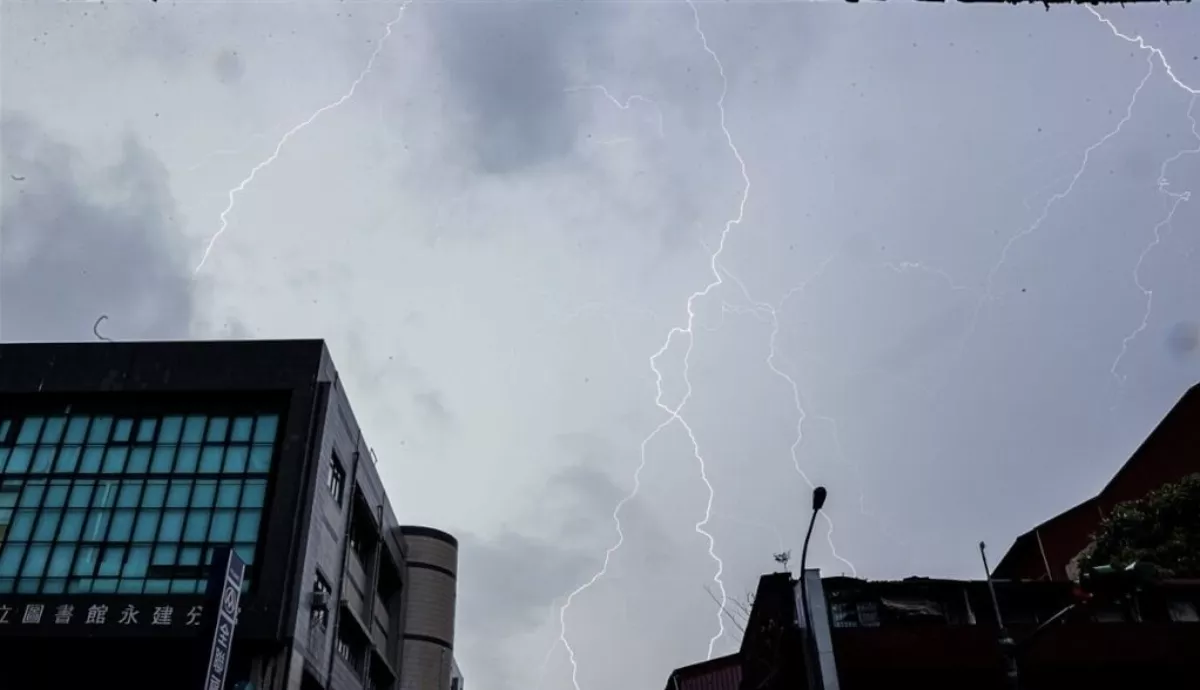 帳篷對雷擊無防護力 鄭明典分享雷雨區安全守則