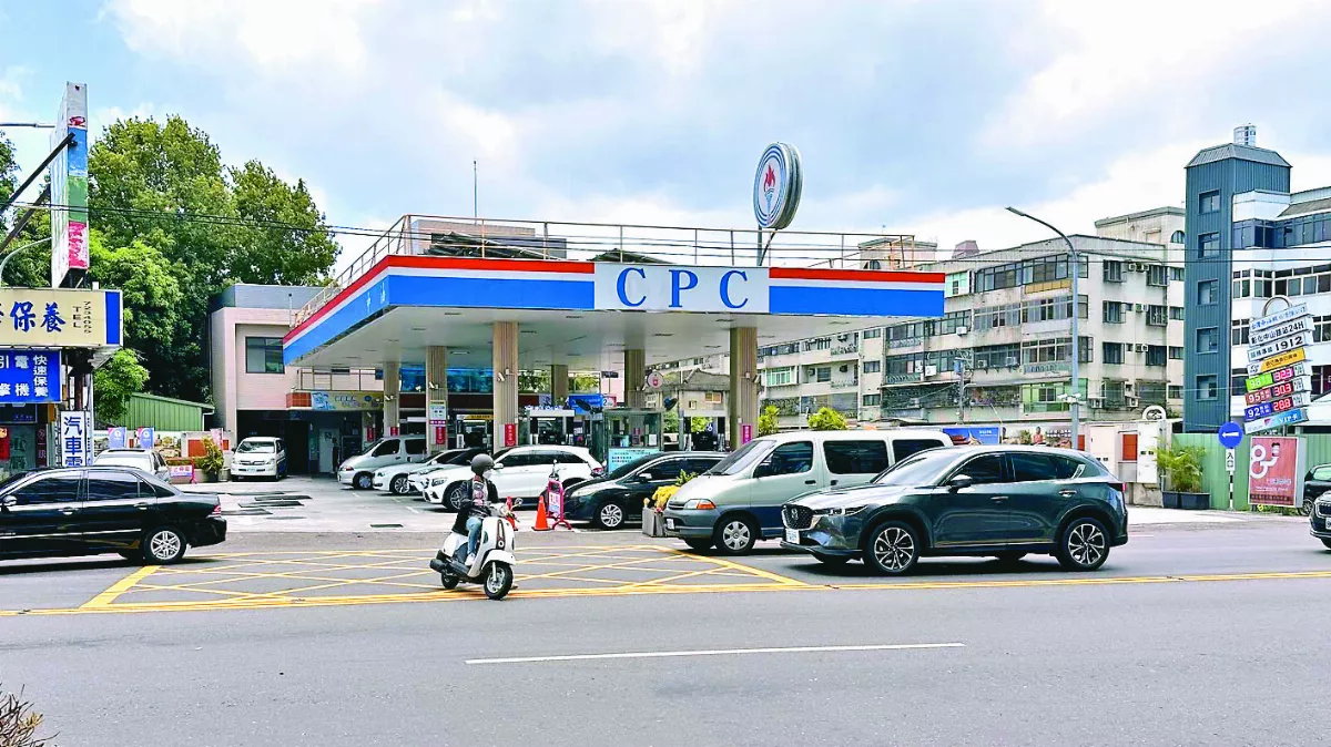 加油再等等 周一凌晨汽、柴油各降0.1元