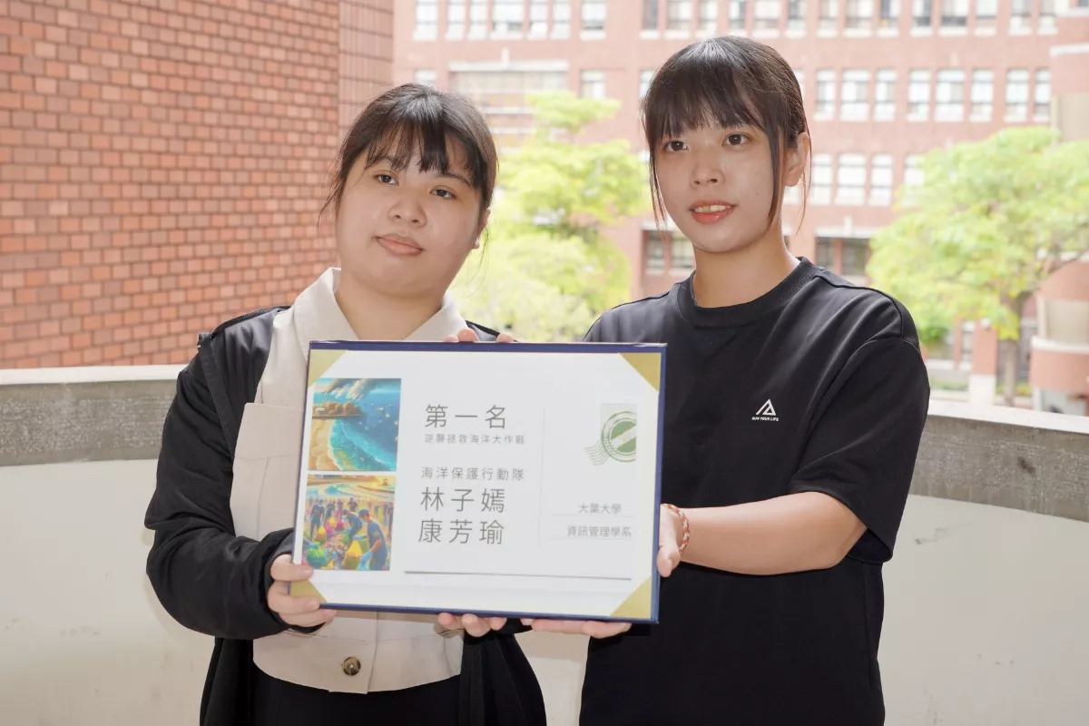 用AI設計明信片 資管系學子融入永續思維奪冠