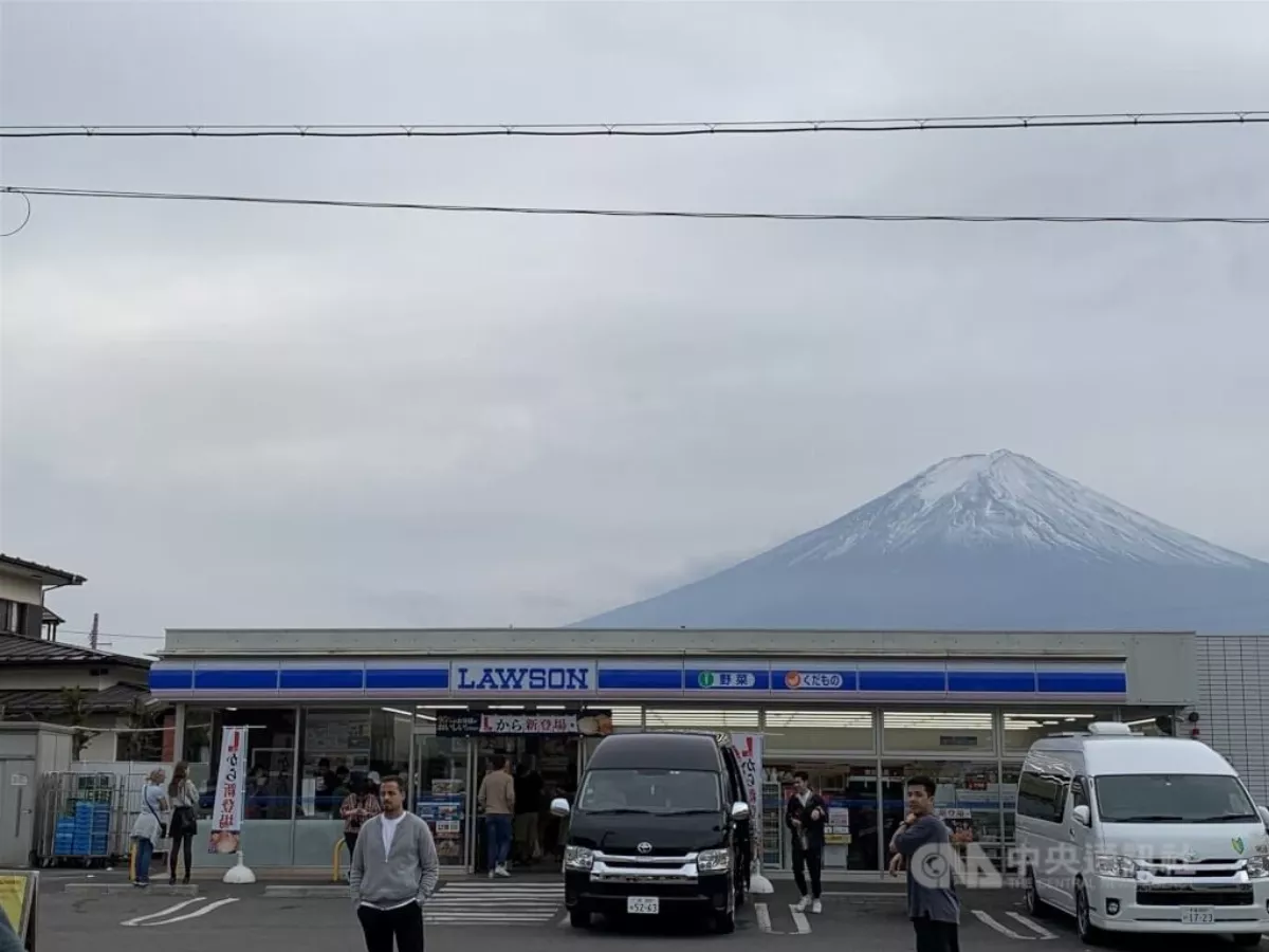 拍富士山亂象多 羅森便利店籲旅行社勿安排打卡