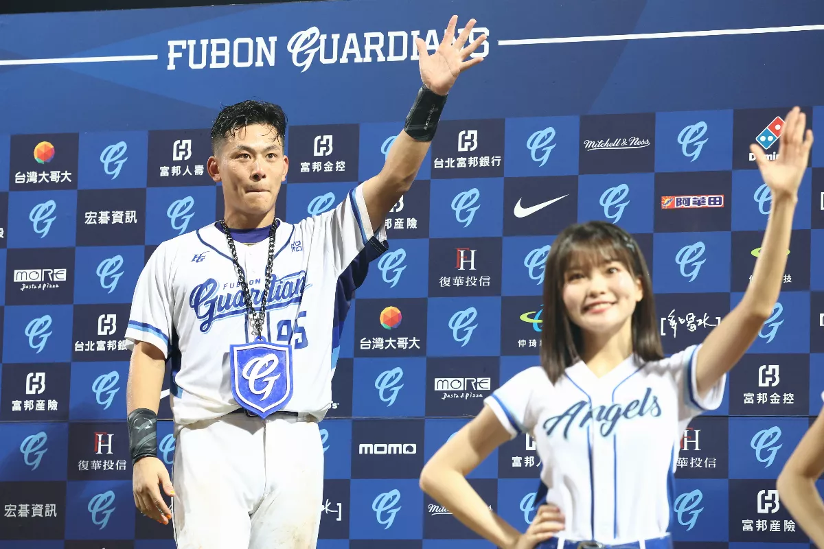 中職／戴培峰4支二壘打 龍隊再見投手犯規