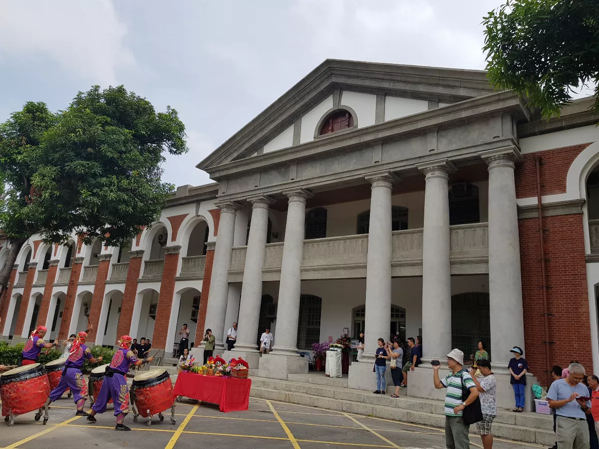 社論--找回歷史的溫情與敬意