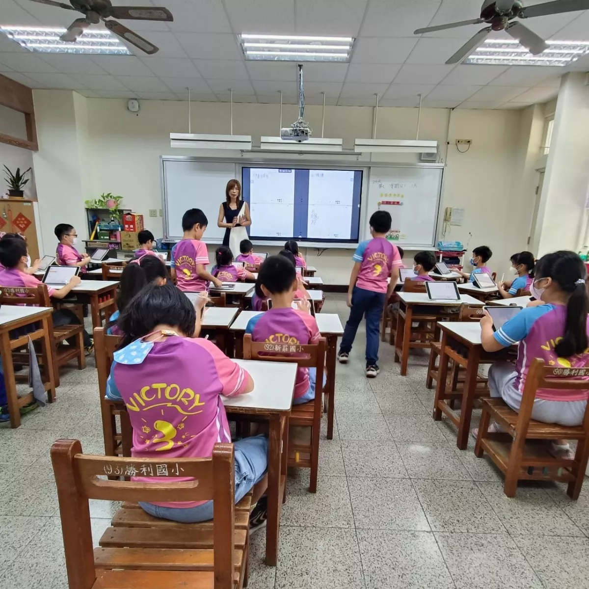 創新互動教學 左營勝利國小添57台觸控螢幕 