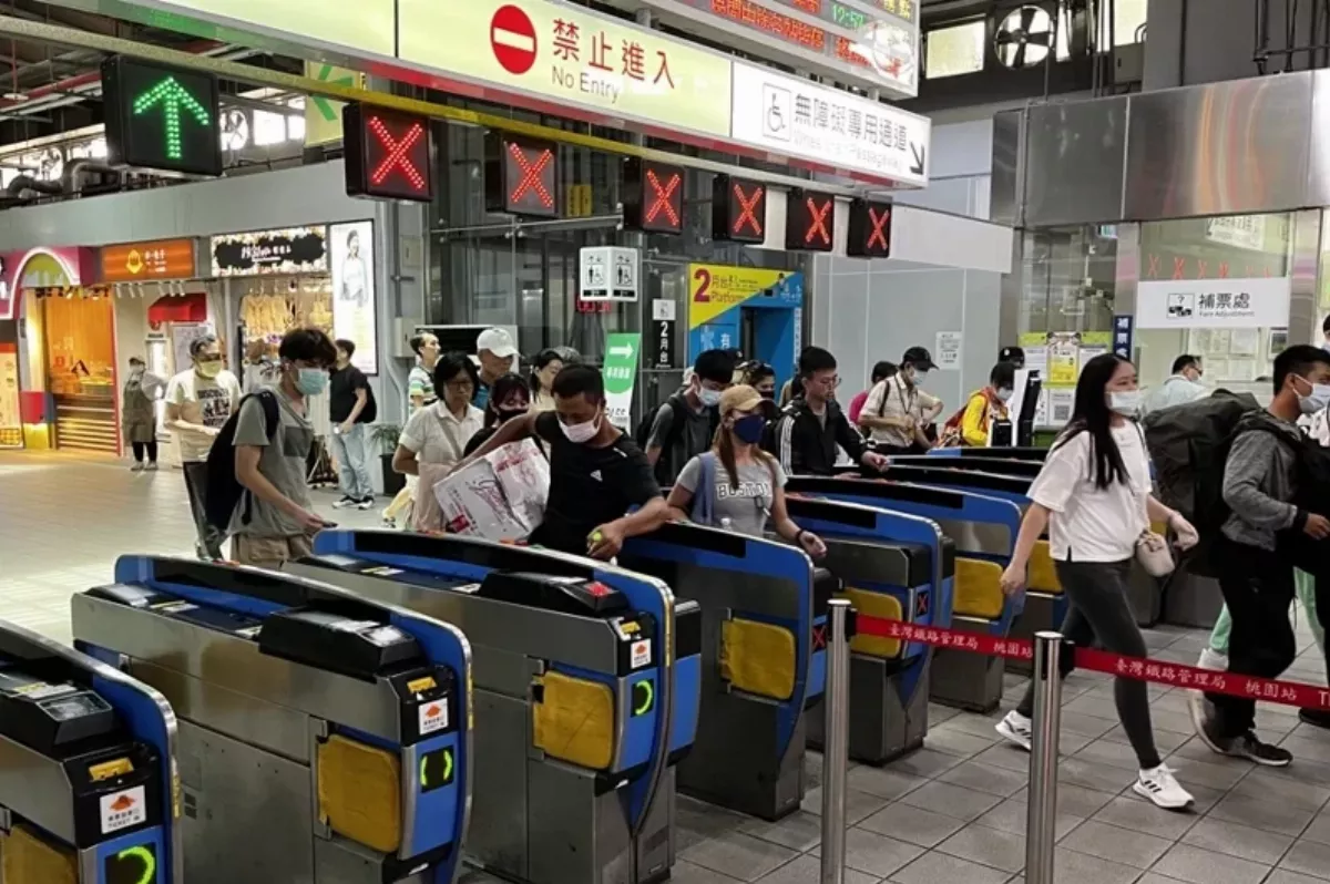 台鐵7月起搭車不用拿錢包！Android手機可直接「嗶」進站