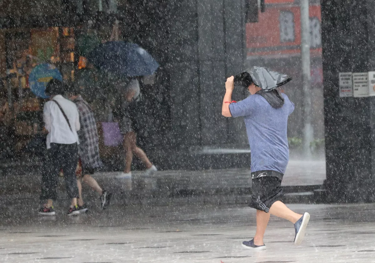10縣市豪大雨特報 恐下到晚上