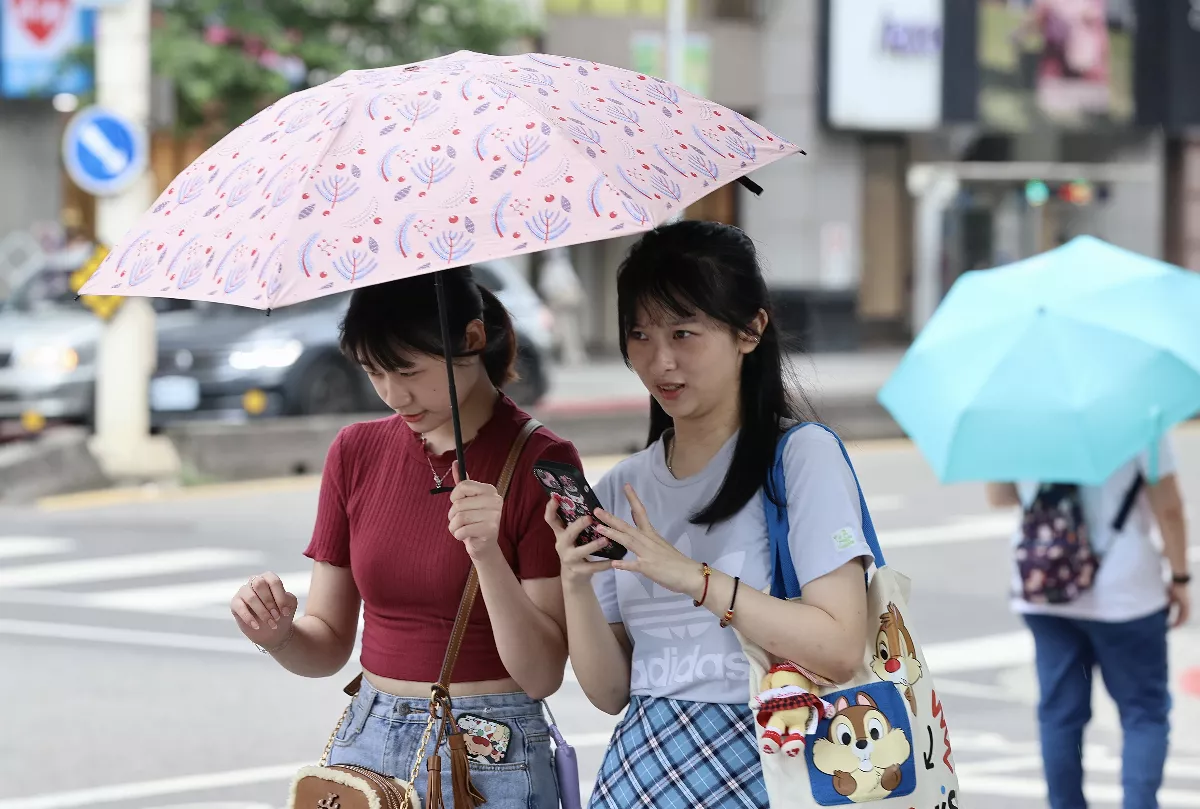連日高溫炎熱 周末午後雷雨加劇