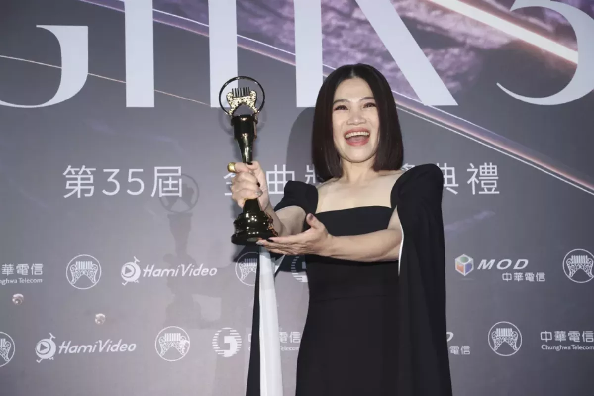 金曲35／黃妃3度封后暴哭！內幕曝光：雙親過世