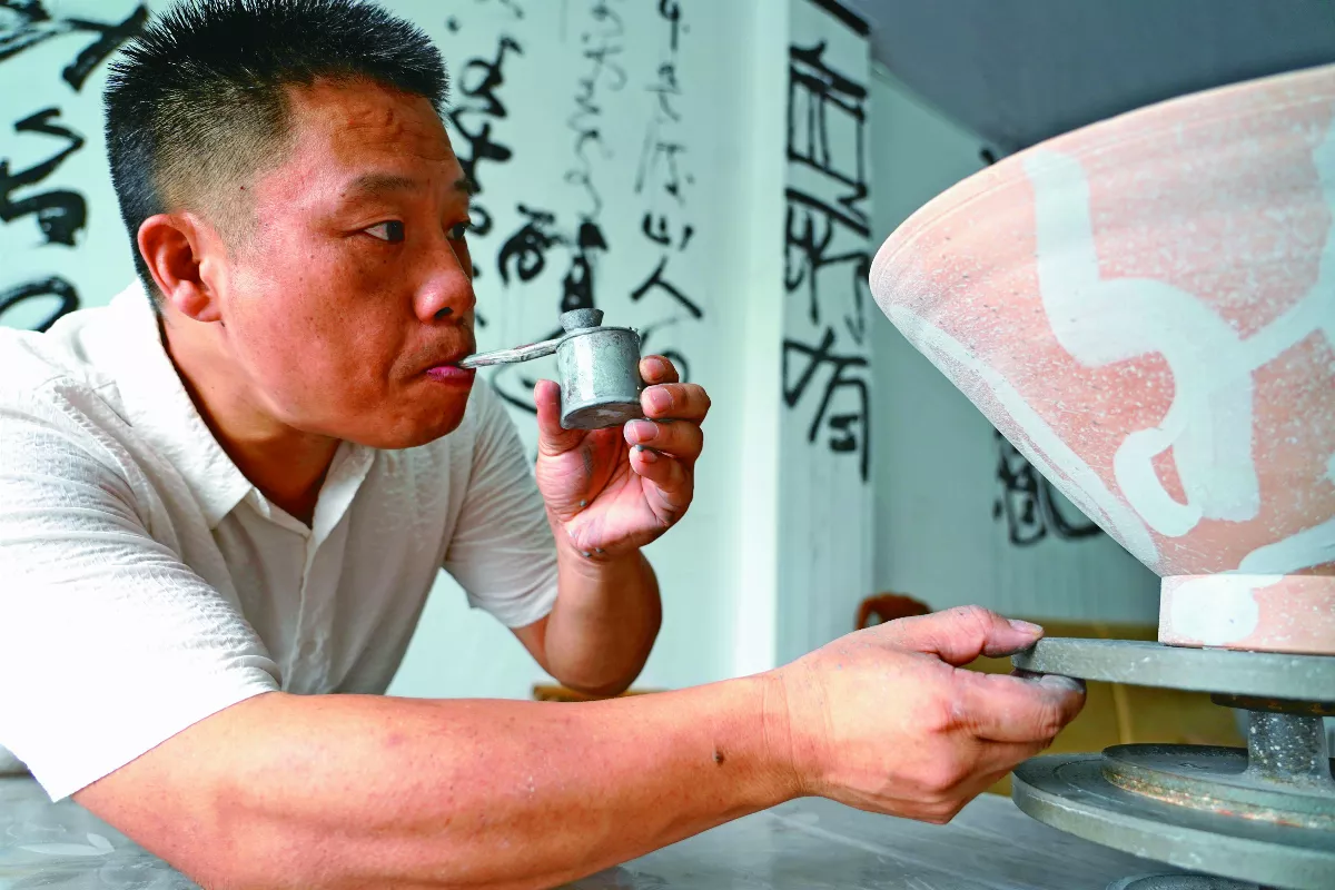 【陶瓷書法傳承人】尹志軍 瓷上筆墨「潮」起來