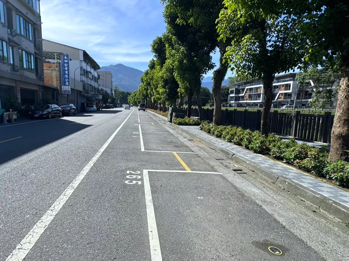 南投埔里路邊停車開始收費 罕見出現路側淨空