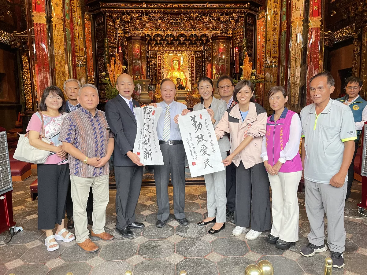 卡努重創南投 龍山寺捐500萬 韓國瑜、許淑華親自道謝 　