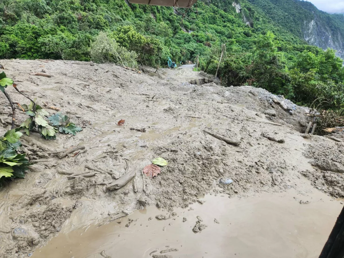 下午一波強降雨清完又坍 蘇花公路搶通延到明天下午
