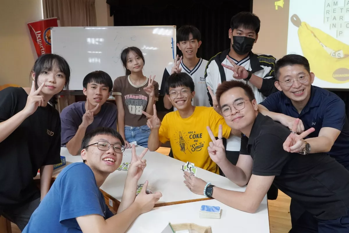 大學攜手高中生  用英語營探索全世界