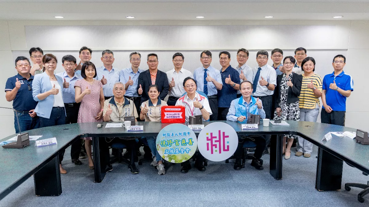 體現慈善精神  德修宮基金會頒獎助學金助清寒學子　