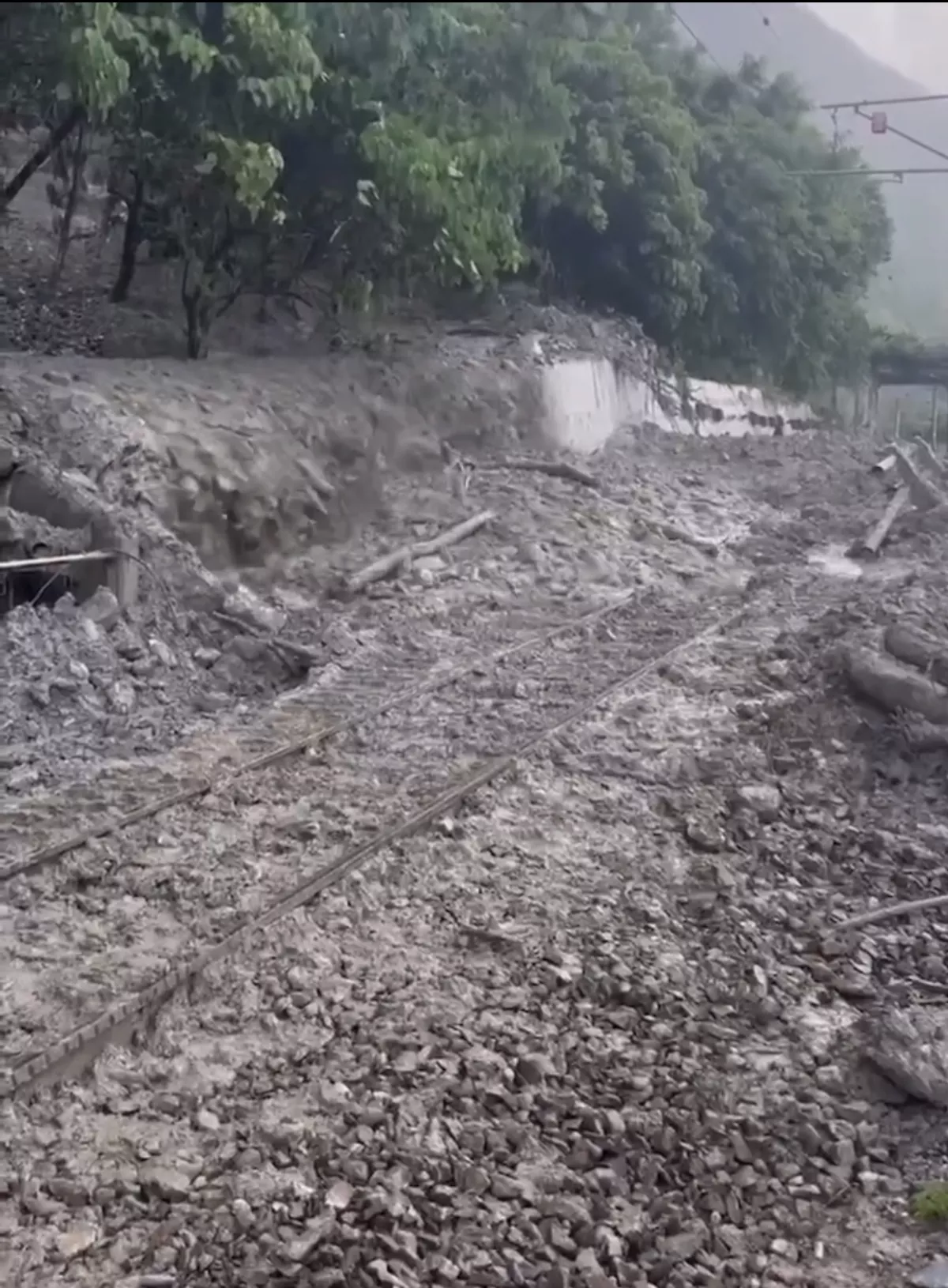 台鐵北迴和仁至崇德段連夜搶修 雙線搶通3路段慢行