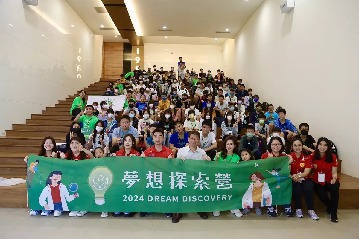 大江生醫夢想探索營 帶逾200名學子職業探索