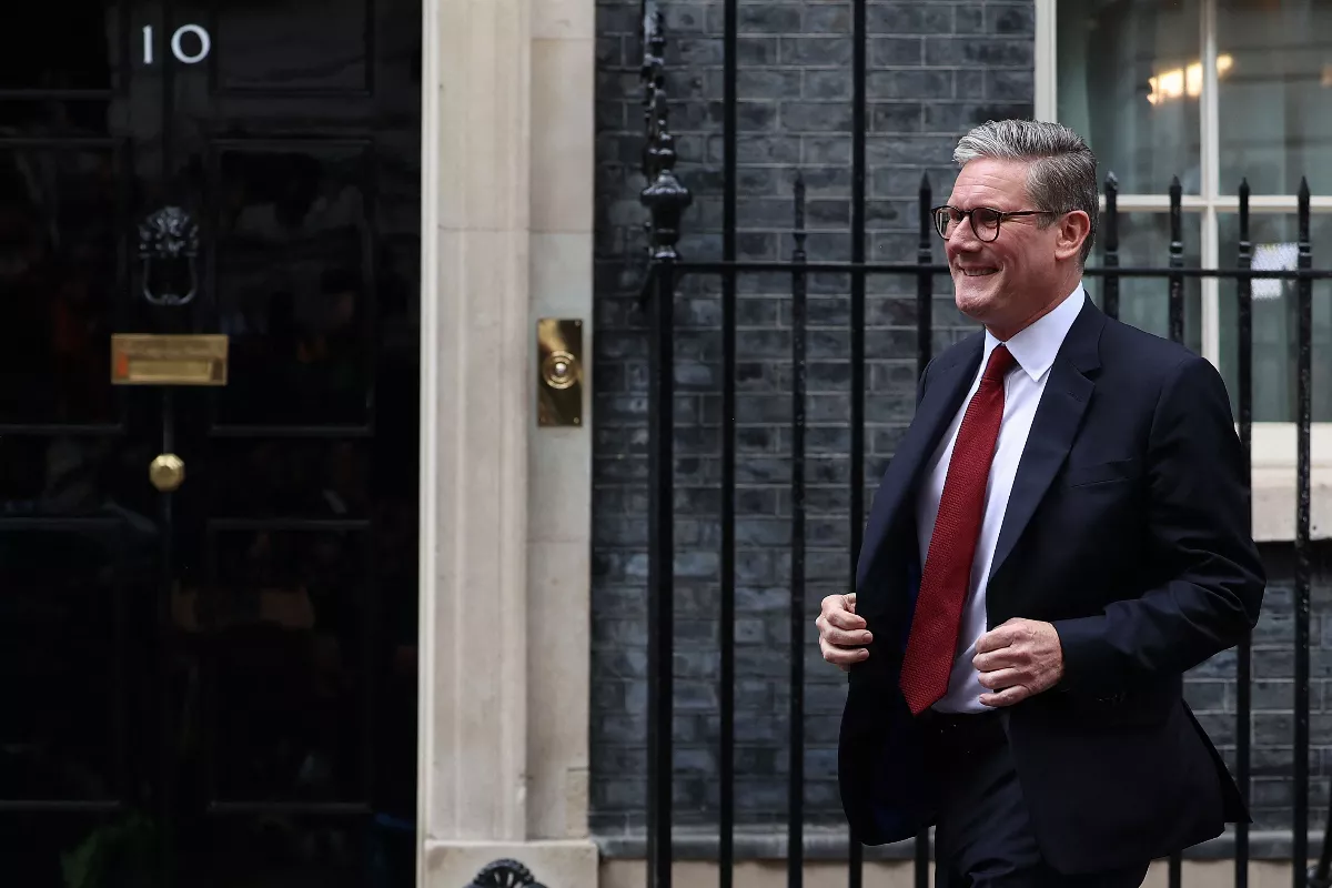英首相施凱爾上任首日 掌握核武簡報並會見滅鼠大臣