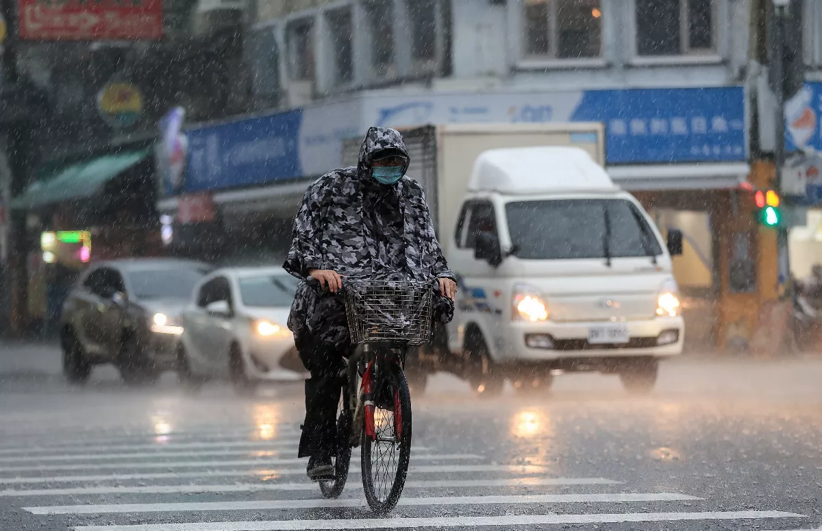 短期內暫無顯著系統影響台灣 今午後留意大雨