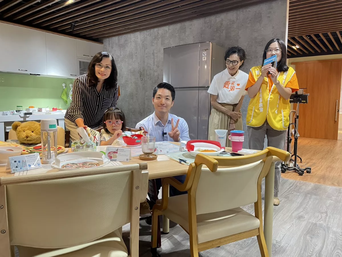 蔣萬安訪輔具中心 體驗「一站式」便民服務