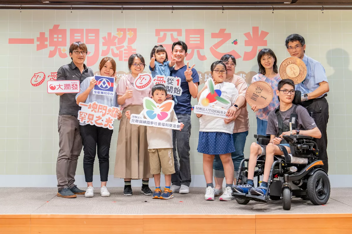 金馬影帝支持罕病 吳慷仁與病童溫馨互動