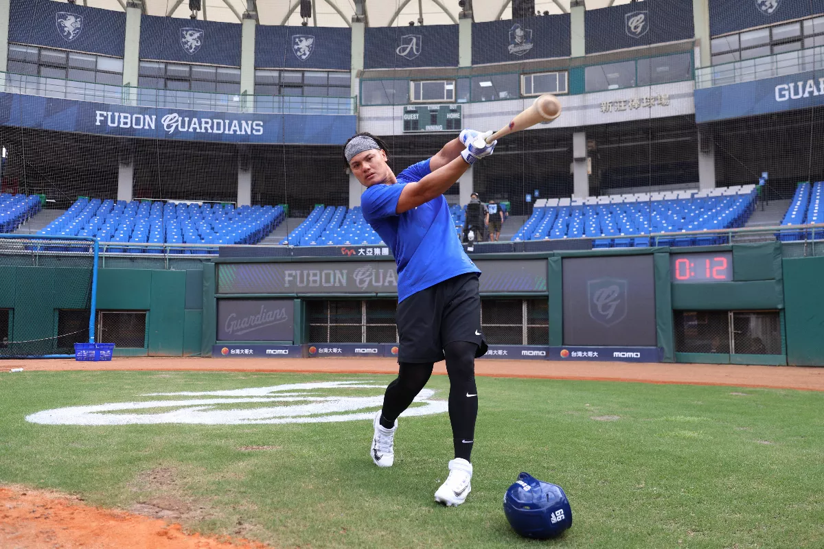 中職／怎麼對付張育成 餅總：要先被他棒子痛打過