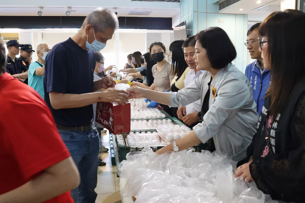 先前搶蛋現在過剩   雲林縣長說中央沒預警機制