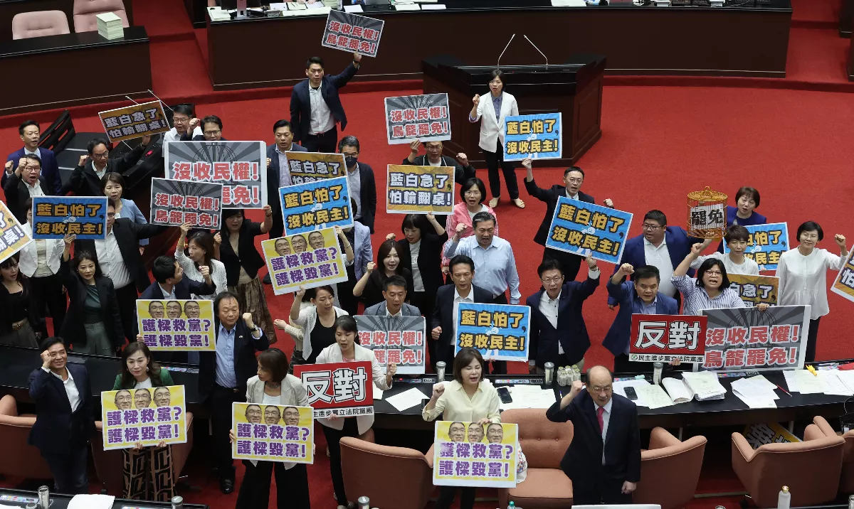 選罷法修法罷免連署「要附身分證明」 條款逕付二讀