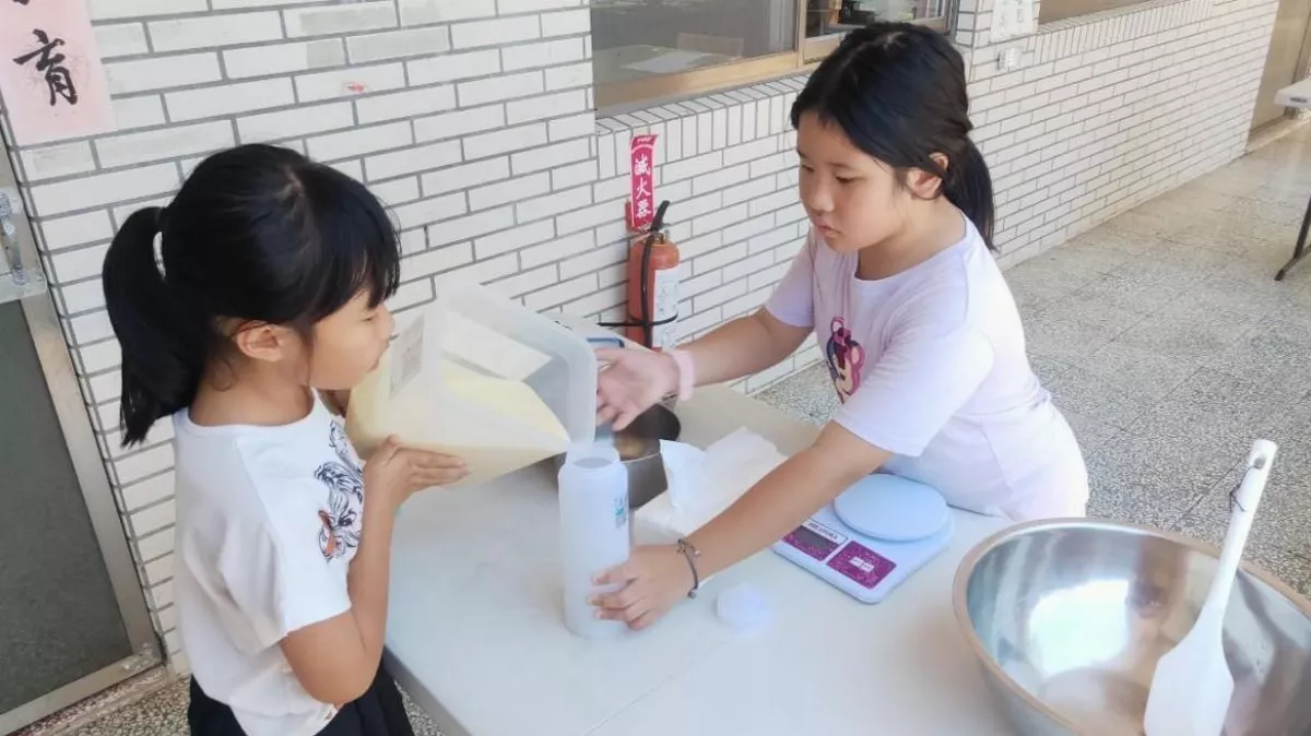 餐車駛進偏鄉 培力少年伴弱勢孩童做雞蛋糕