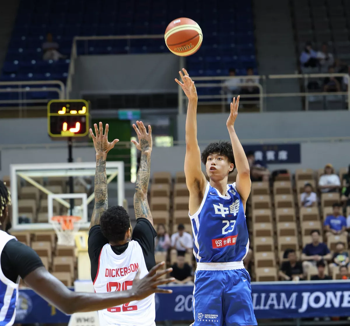 瓊斯盃／政大幫發威！ 中華白退阿聯首勝到手